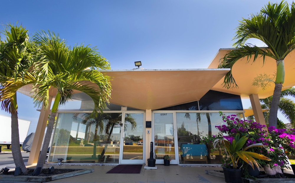 Warm Mineral Springs Motel 3/45