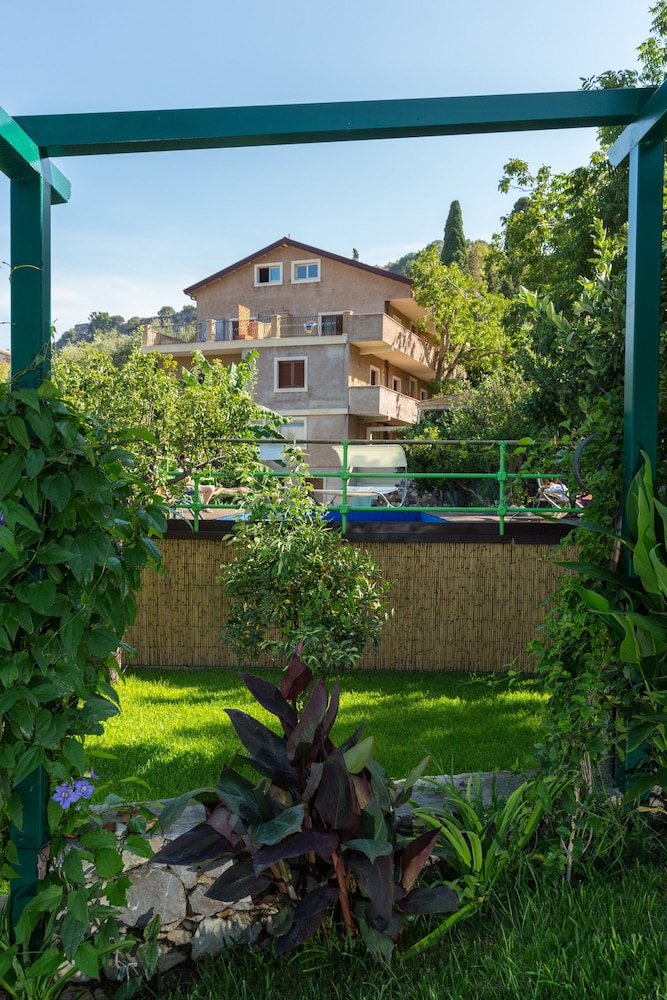 Medea Residence 30/38