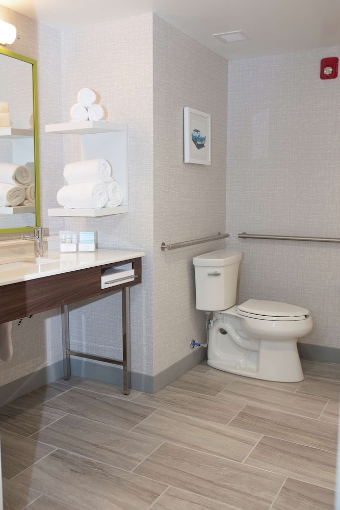 Hampton Inn and Suites Dundee 25/55