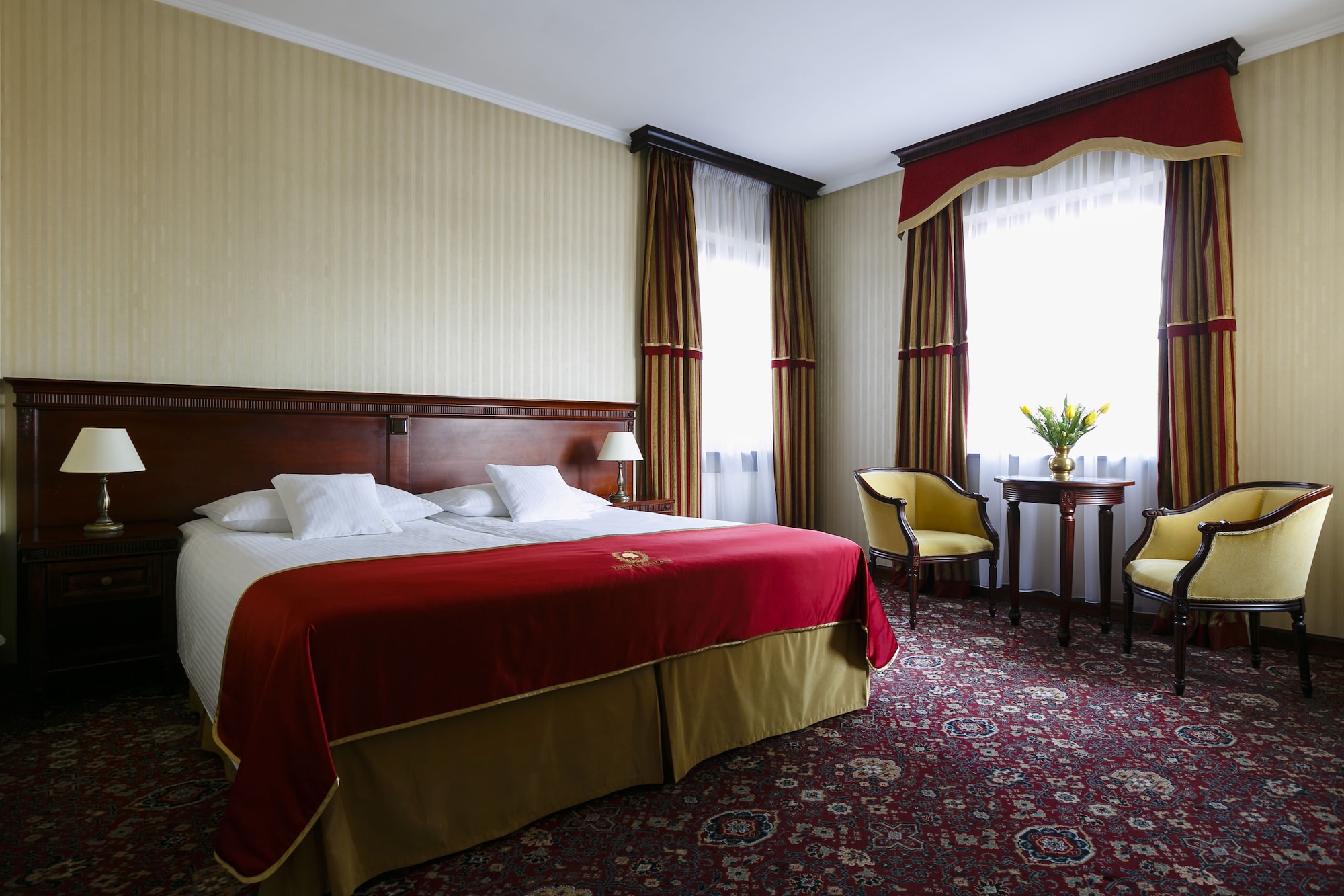 ROOM, DOUBLE BED