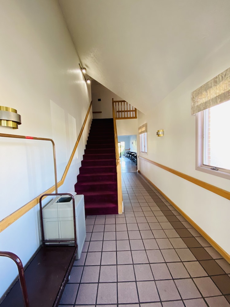 Fleetwood Inn Suites 8/51