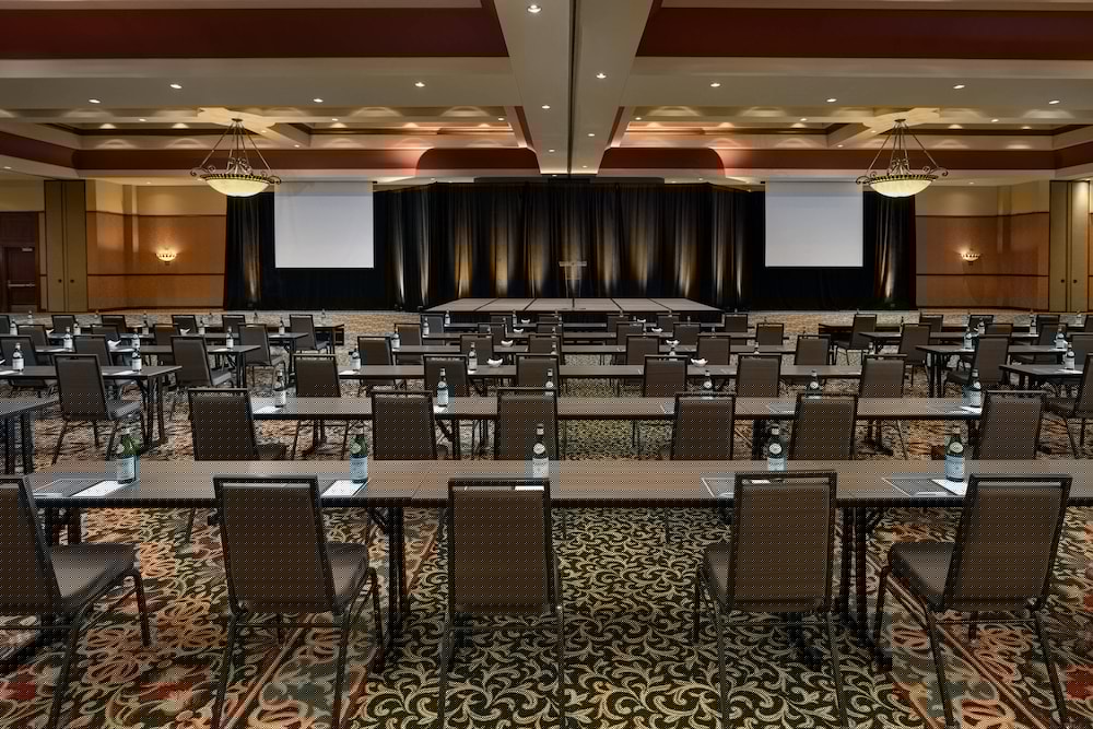 Renaissance Tulsa Hotel And Convention Center 45/49
