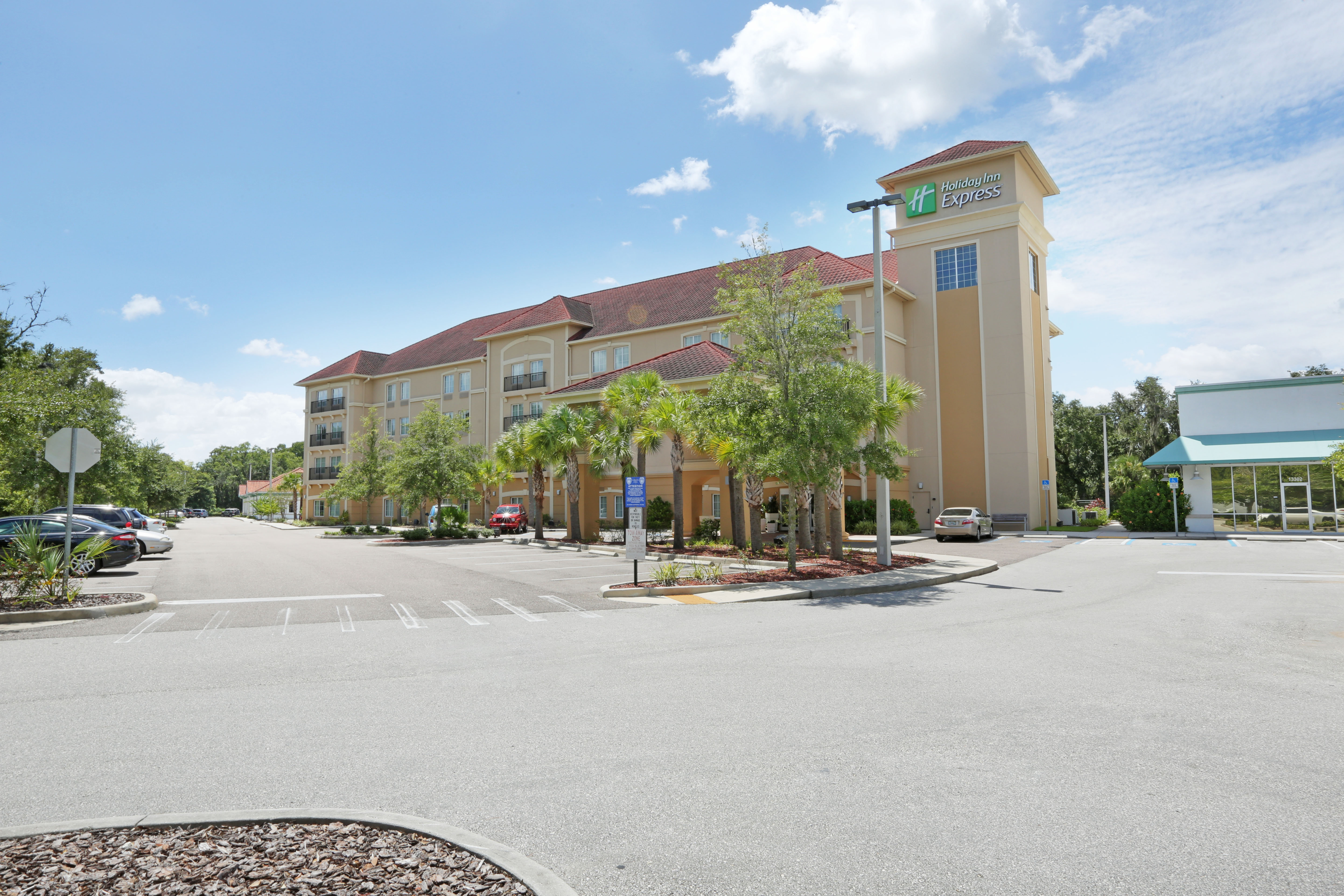 Holiday Inn Express Tampa N I-75 - University Area by IHG 61/69