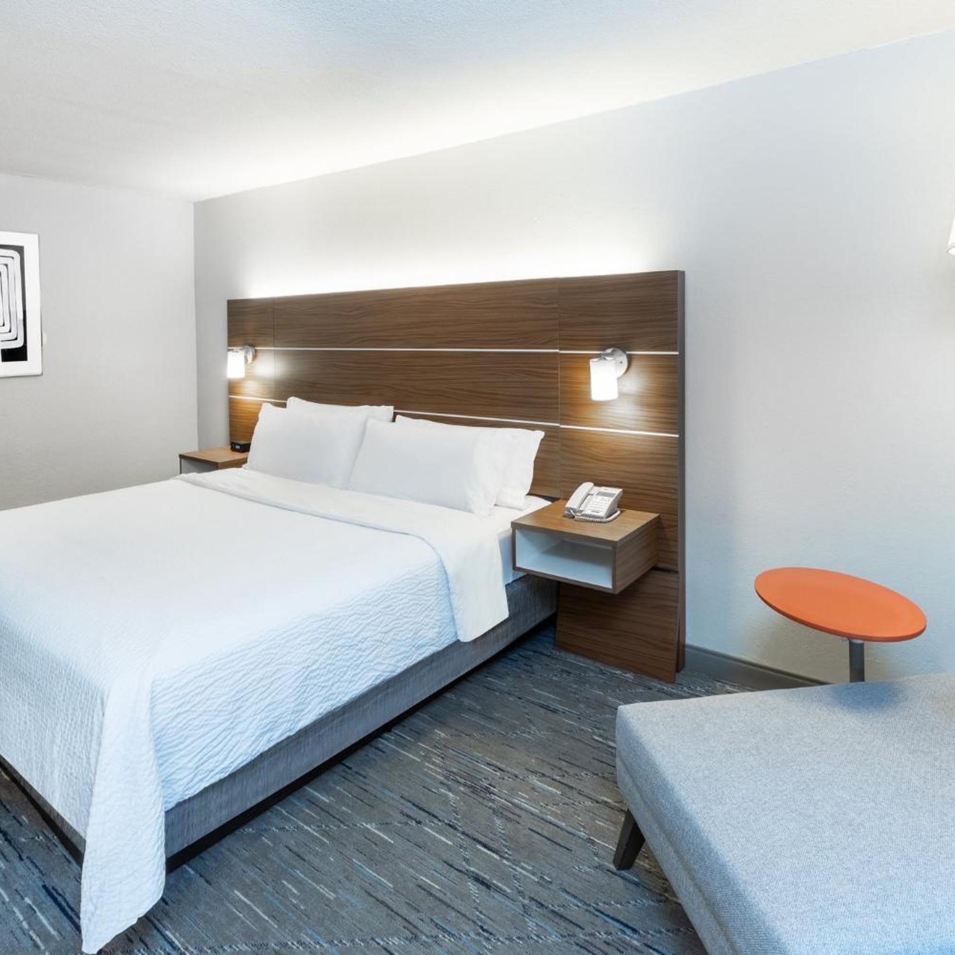 غرفة قياسية مع أريكة، Holiday Inn Express El Paso-Central 3/6
