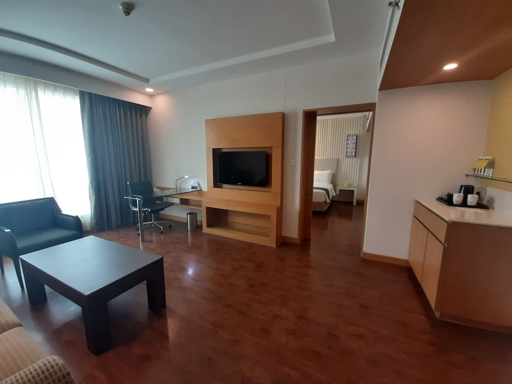 HOLIDAY INN AMRITSAR RANJIT AVENUE 27/44