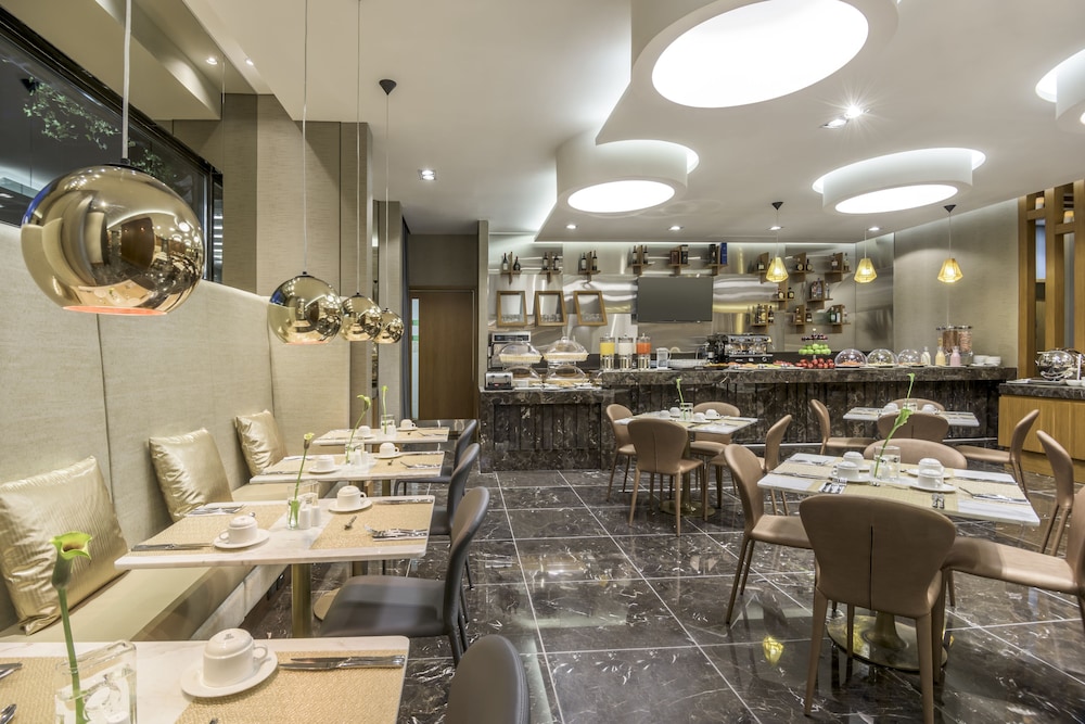 Courtyard By Marriott Bogota Airport 44/65
