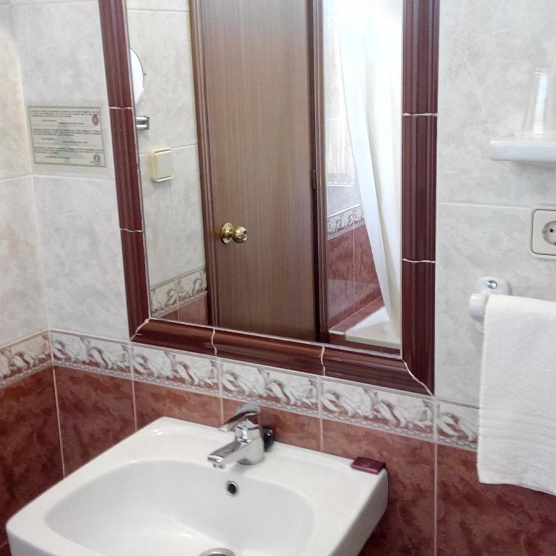 غرفة بسرير مزدوج مع سرير إضافي، Hotel Riavela 7/10