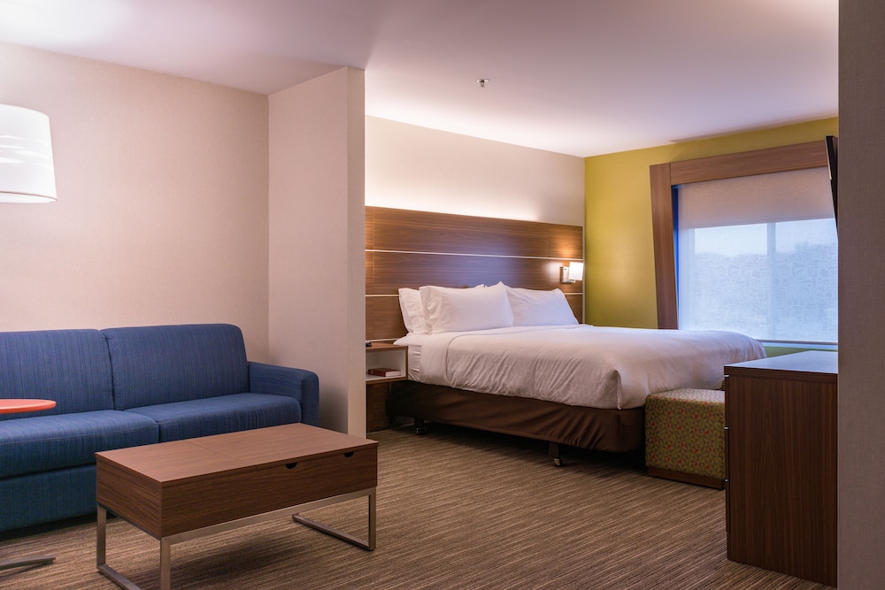 Holiday Inn Express Branford-New Haven 24/59