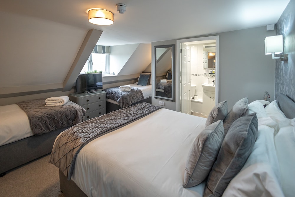 Classic, Quadruple, King and Twin Beds, Inland View