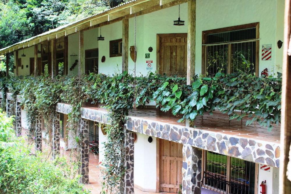 Bosque de Paz Lodge y Reserva Biologica 7/58