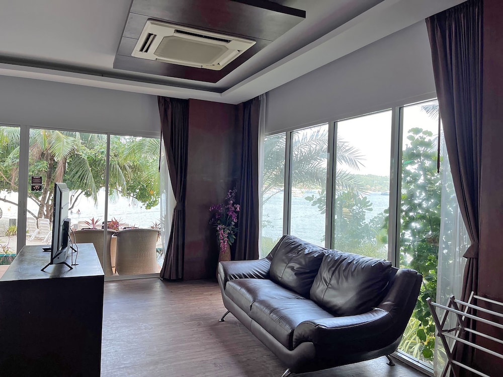 Phi Phi Cliff Beach Resort 52/69