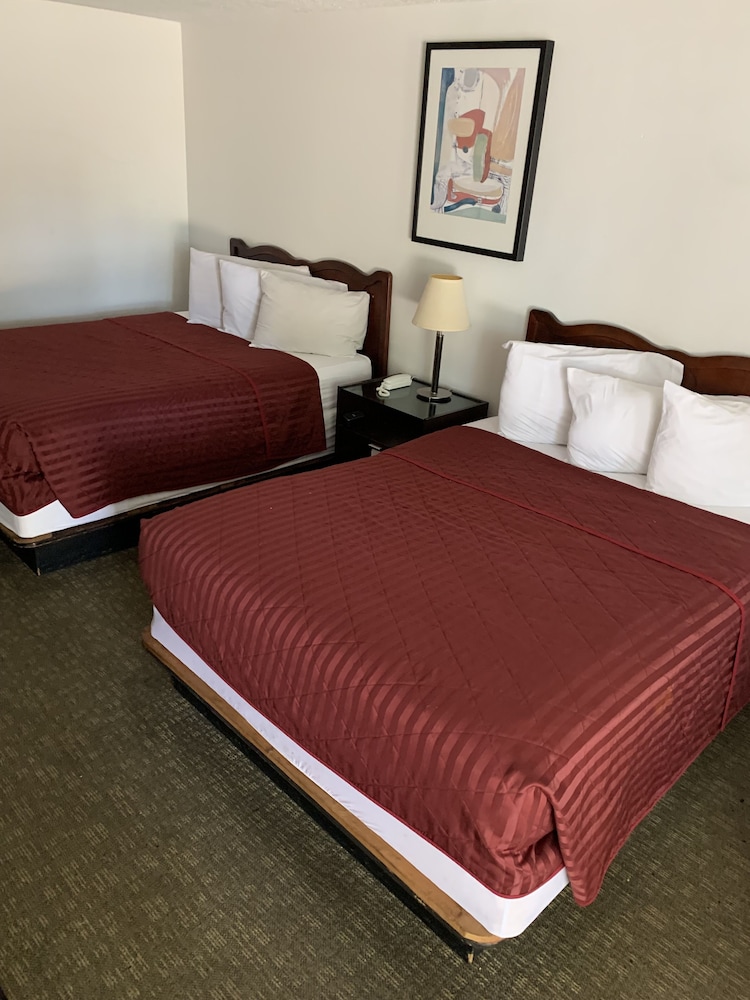 غرفة قياسية بسريرين كوين، Smokey Point Motor Inn 4/9