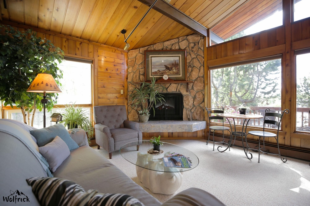 Jewel Lake Bed Breakfast 35/50
