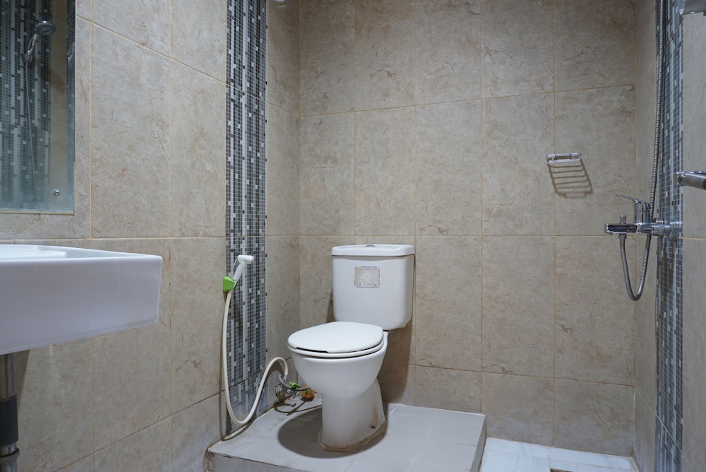 Residences By RedDoorz near Kemang Square 29/33