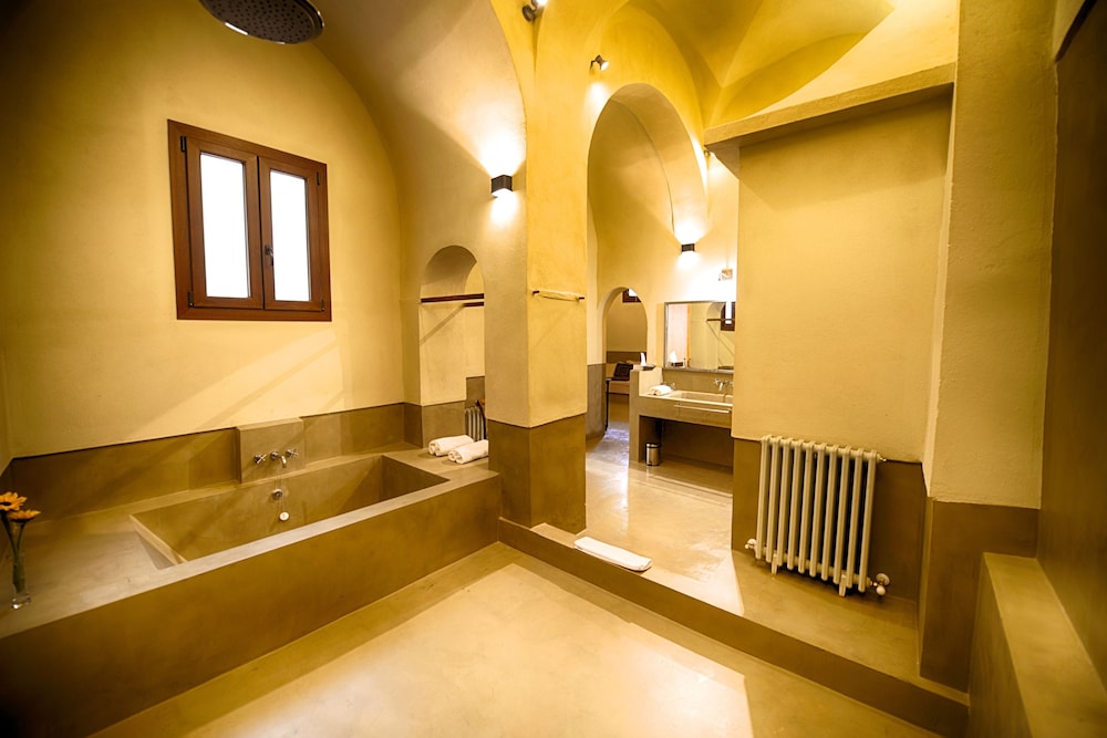 Rusticae Palacio Carvajal Giron 46/63