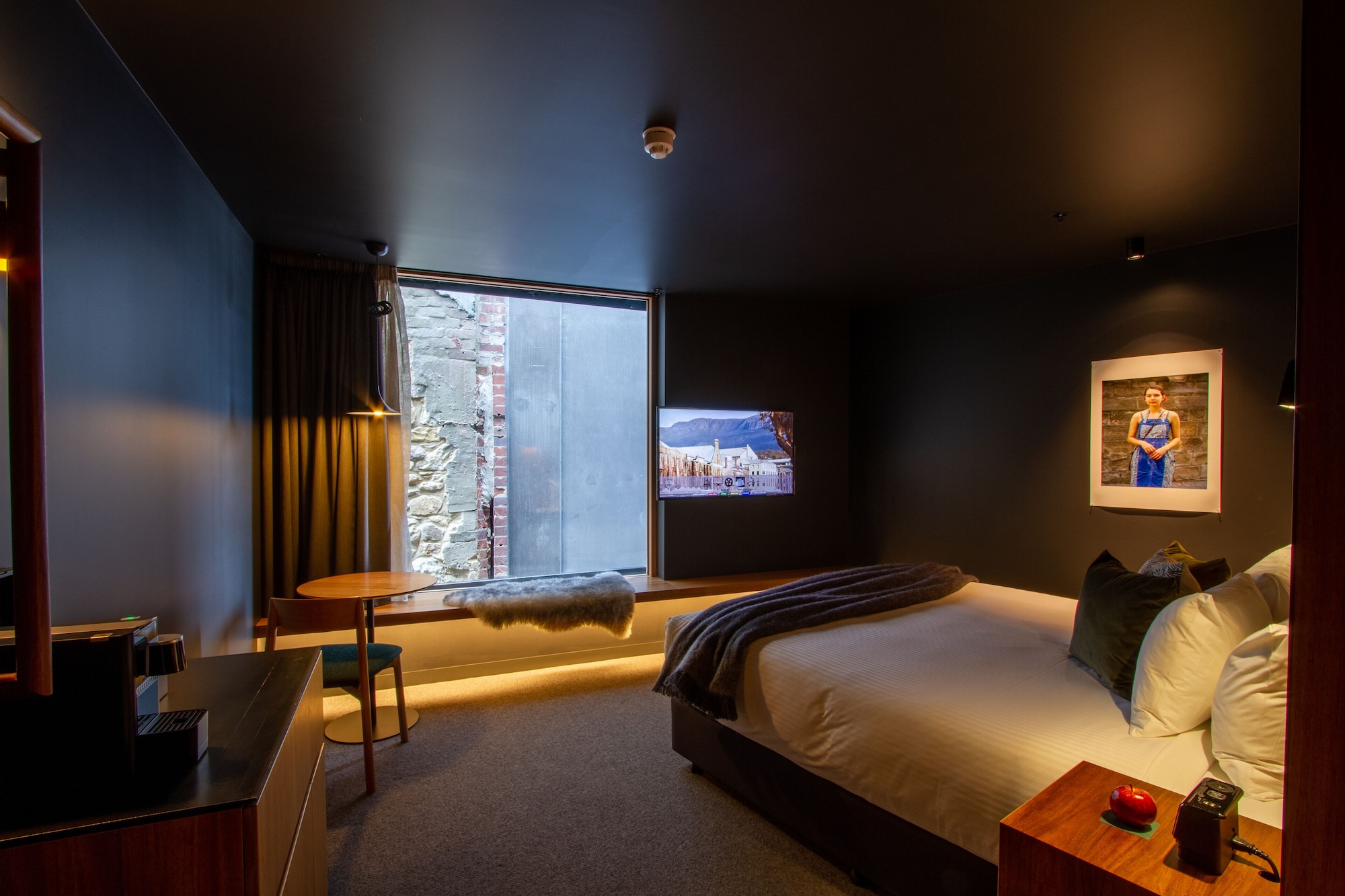 Pod, King Bed