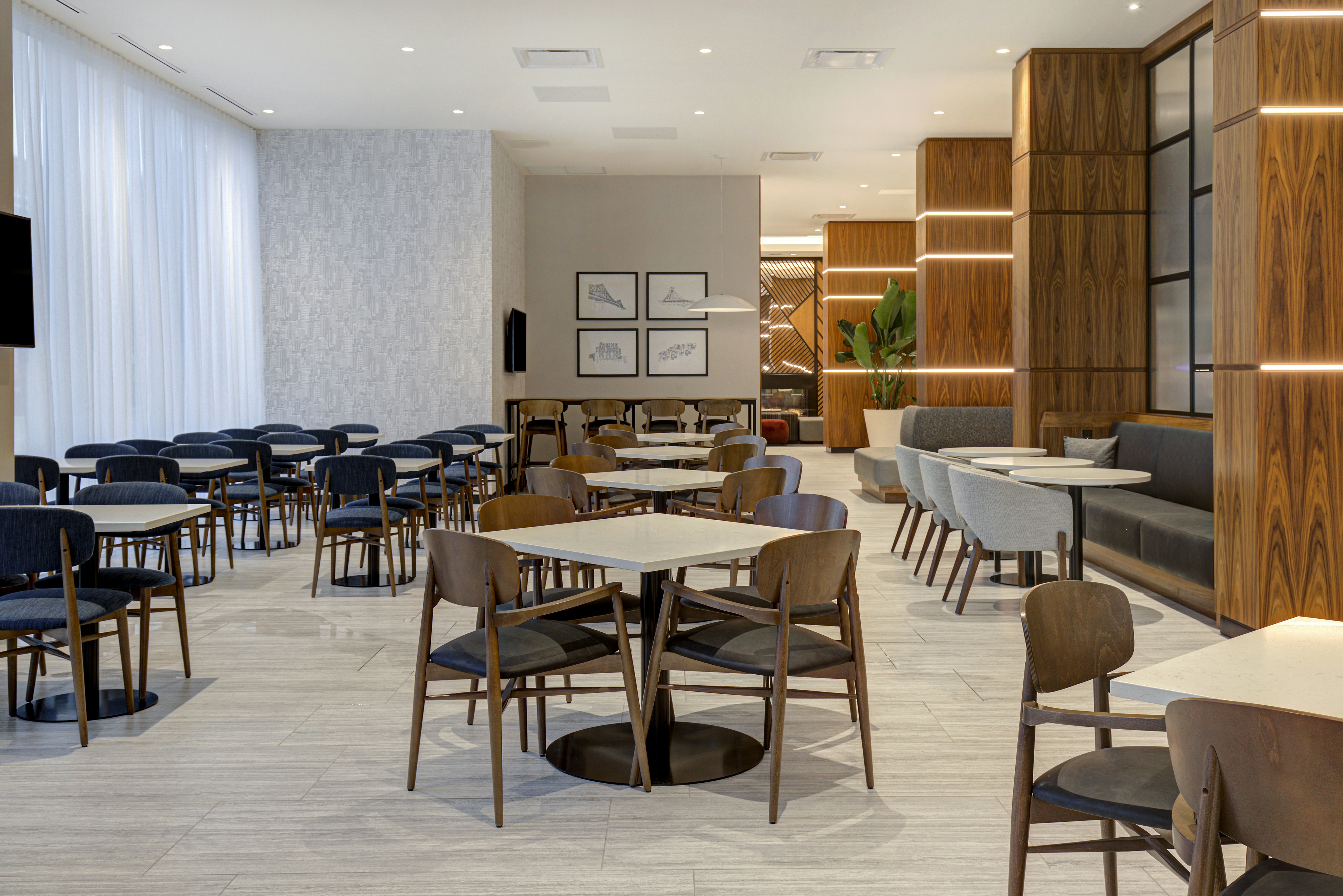 Hampton Inn by Hilton Montreal Downtown 25/44