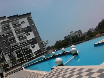 D'embassy Serviced Residence Suites 3/55