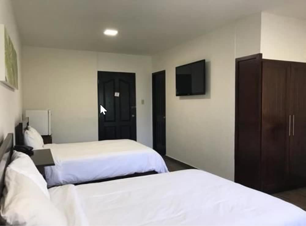 Hotel Plaza 8/42