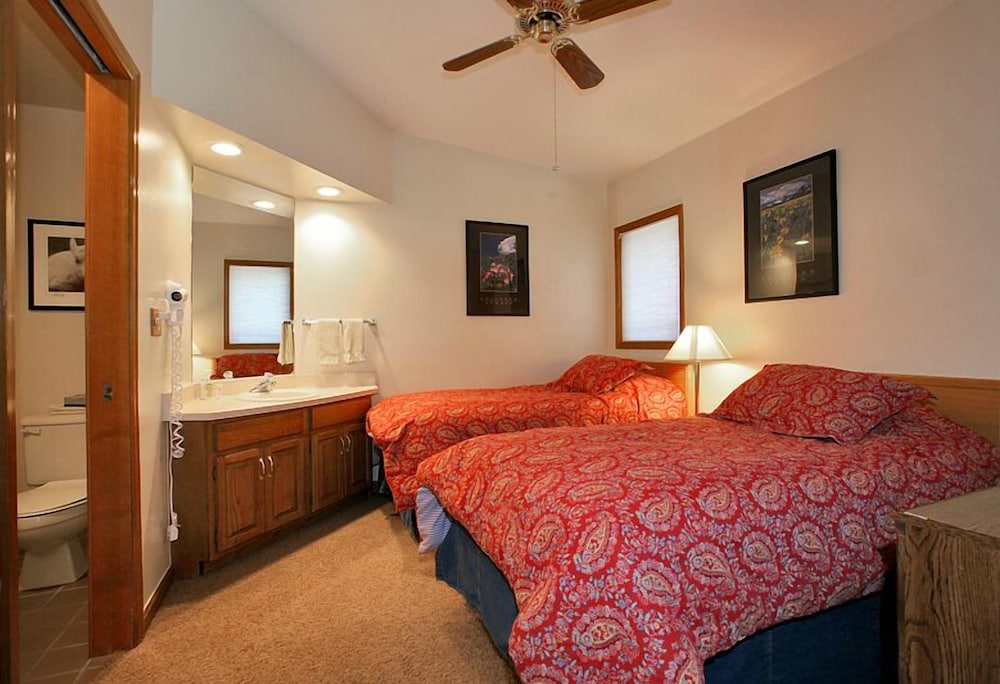 2 Bedrooms, King and Twin Beds, Sofa