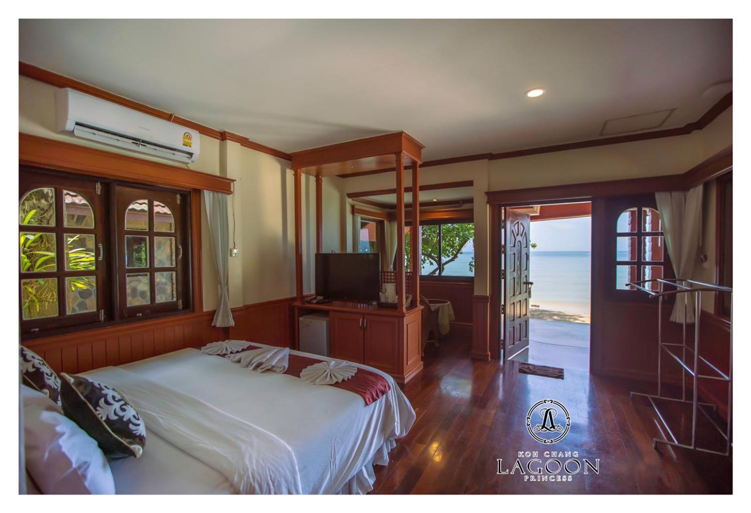 Villa, Beach Front