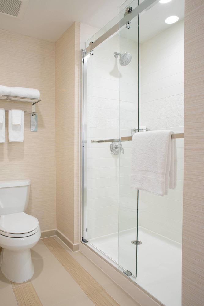 Fairfield Inn Suites New York Queens Fresh Meadows 13/43