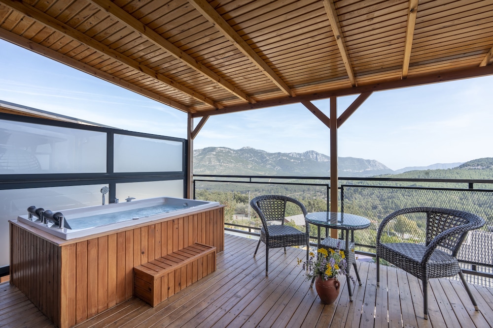 La Veranda Villas 9/25