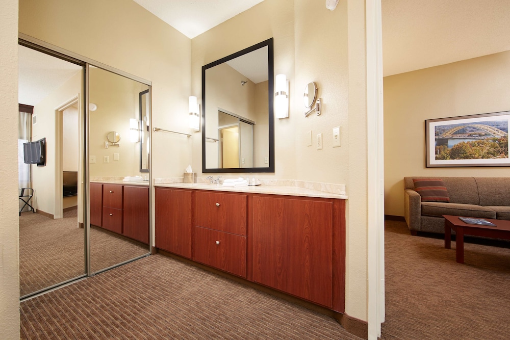 DoubleTree Suites by Hilton Cincinnati - Blue Ash 5/38