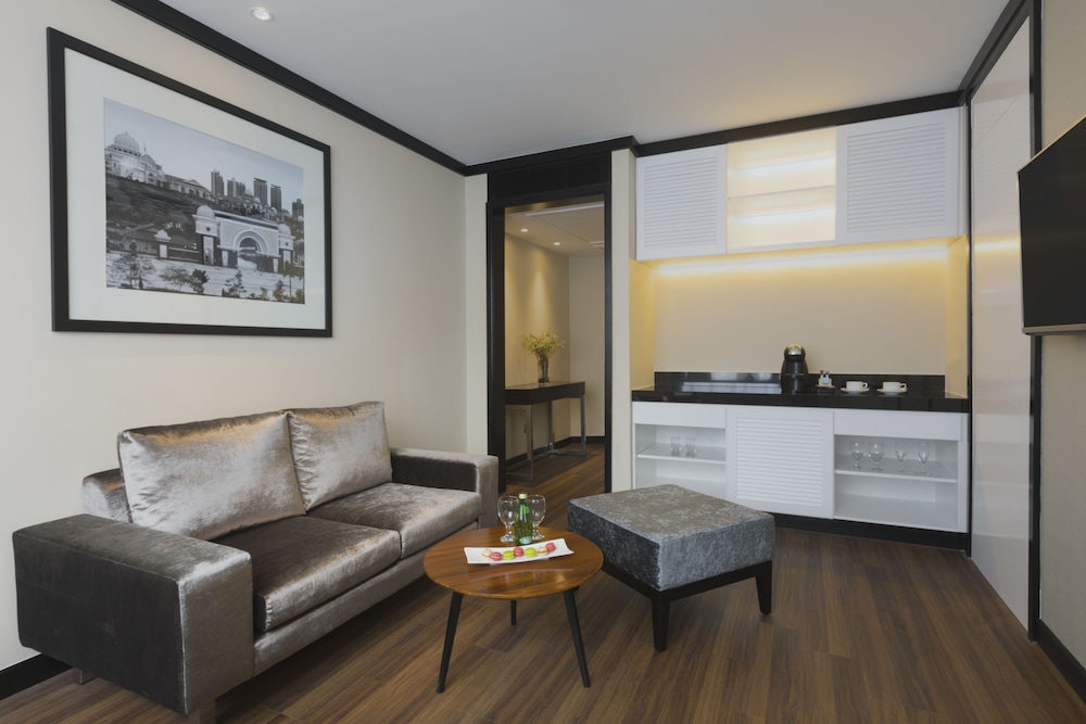 Melia Kuala Lumpur 30/50