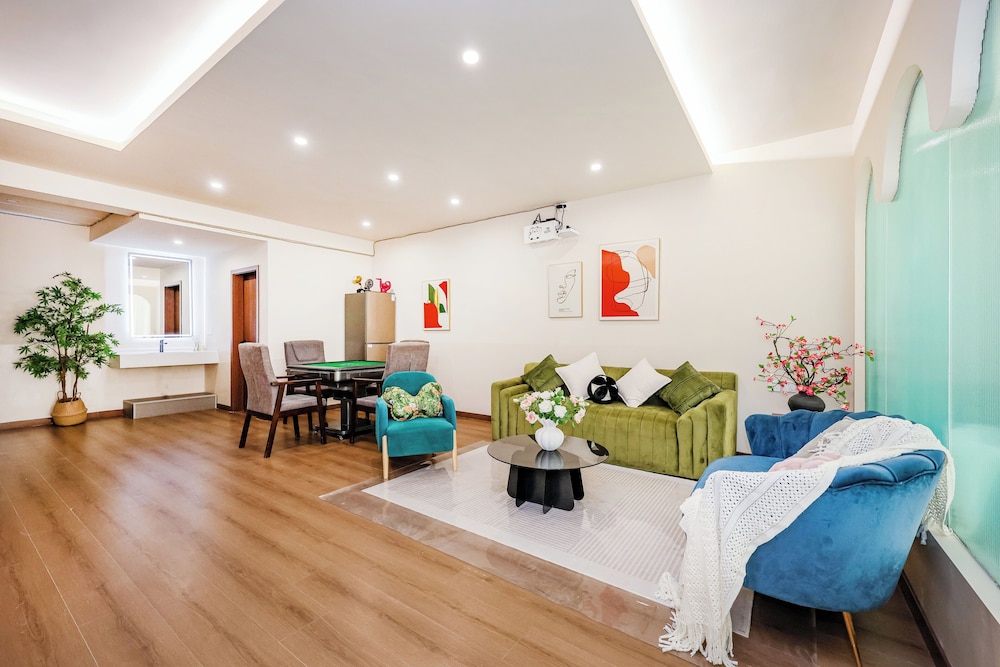 Baihong Riverview Drone Show Apartment 34/50