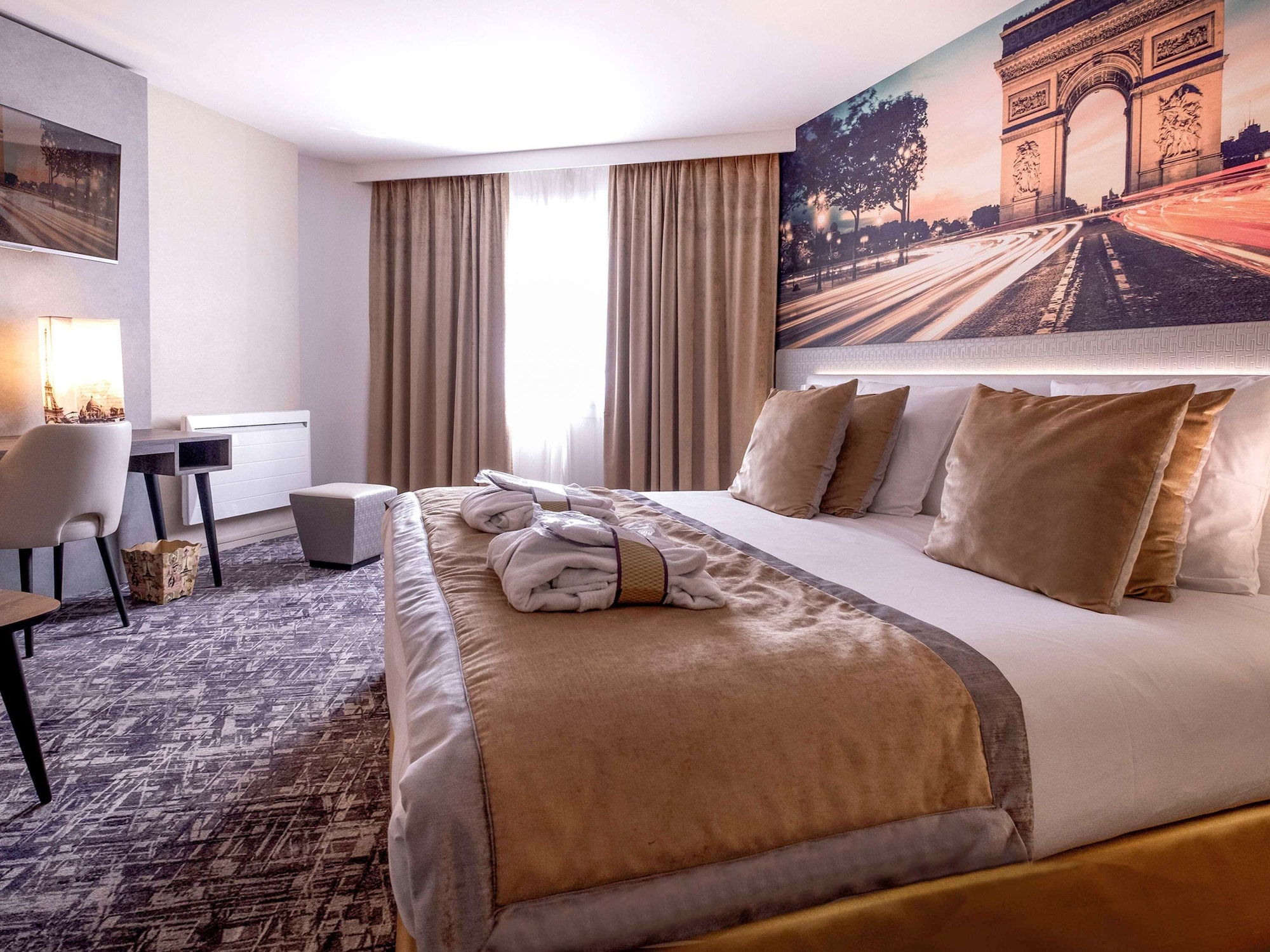 PRIVILEGE, DOUBLE BED, SOFA