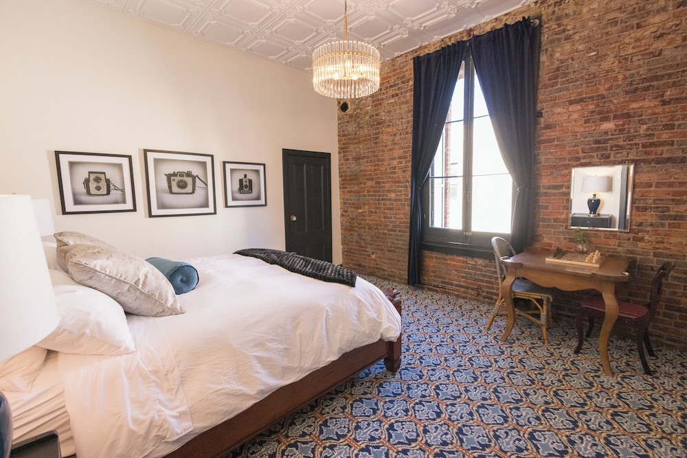 Speakeasy Suites 17/50