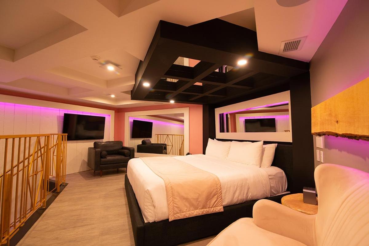 4 Bedrooms, House