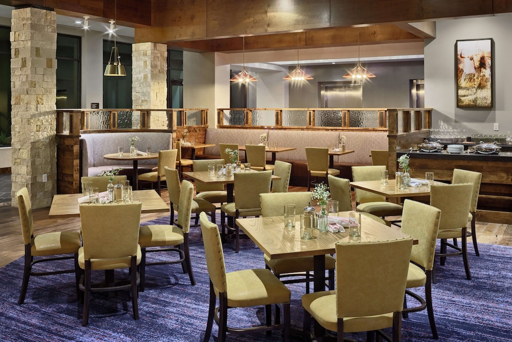 The Bevy Hotel Boerne A Doubletree By Hilton 30/46