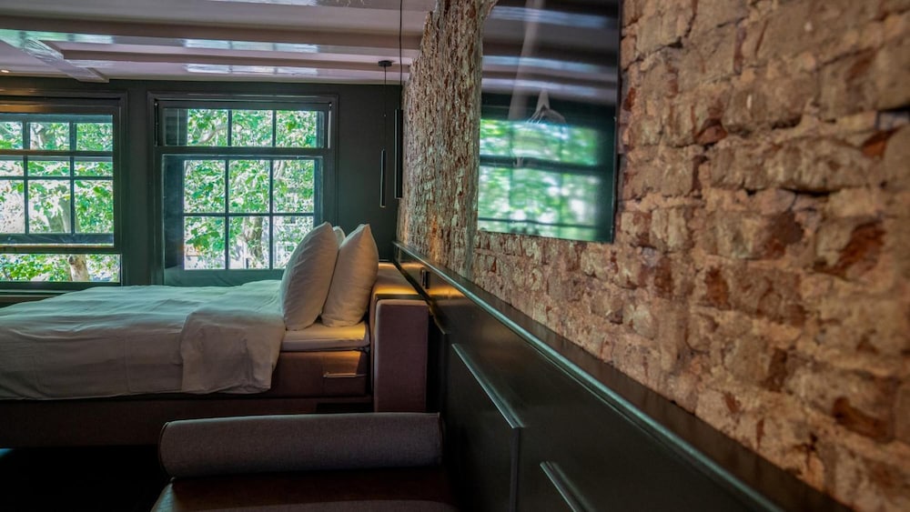 Hotel Frank Since 1666 (ex. Hotel Rudolph) 11/30