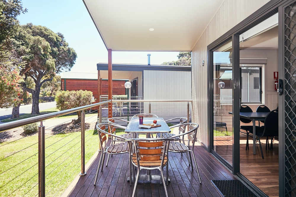 ANGLESEA BEACHFRONT FAMILY CARAVAN PARK 35/50