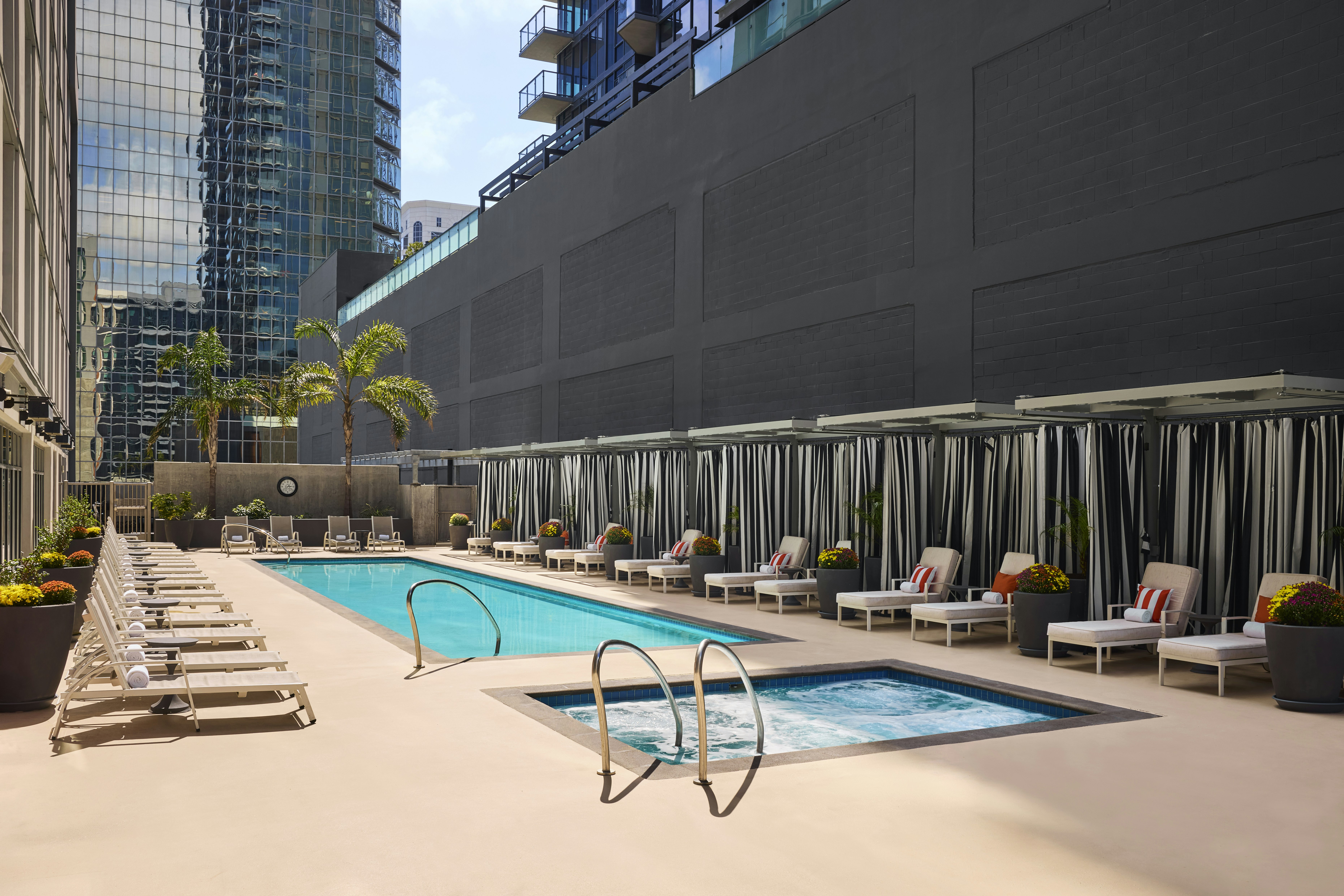 Carte Hotel San Diego Downtown Curio Collection By Hilton 84/87