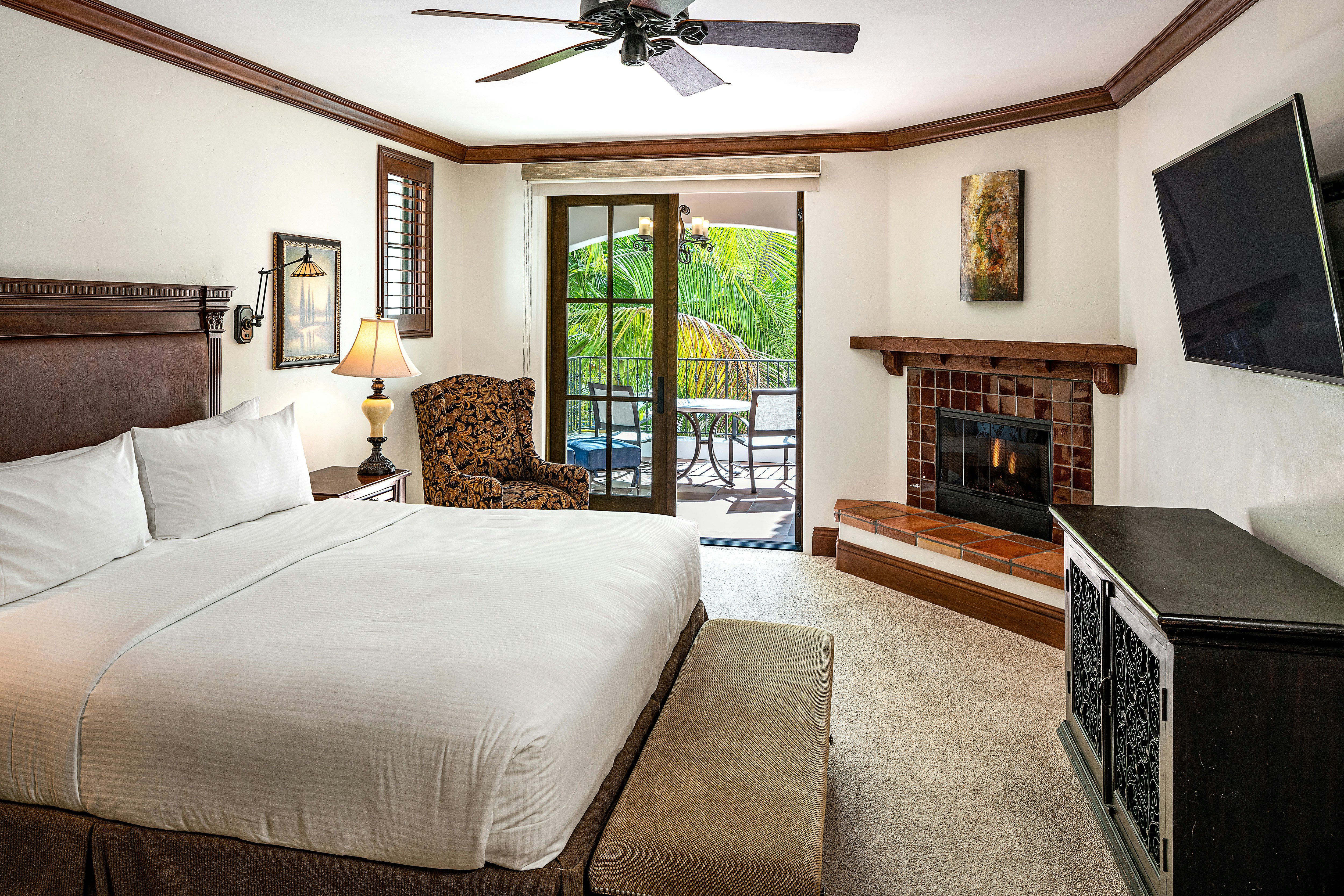 Petite, Deluxe, Suite, Villa, King Bed