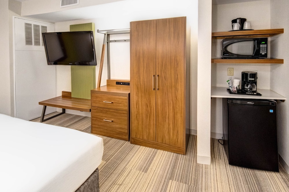Holiday Inn Express Woodbridge 19/64