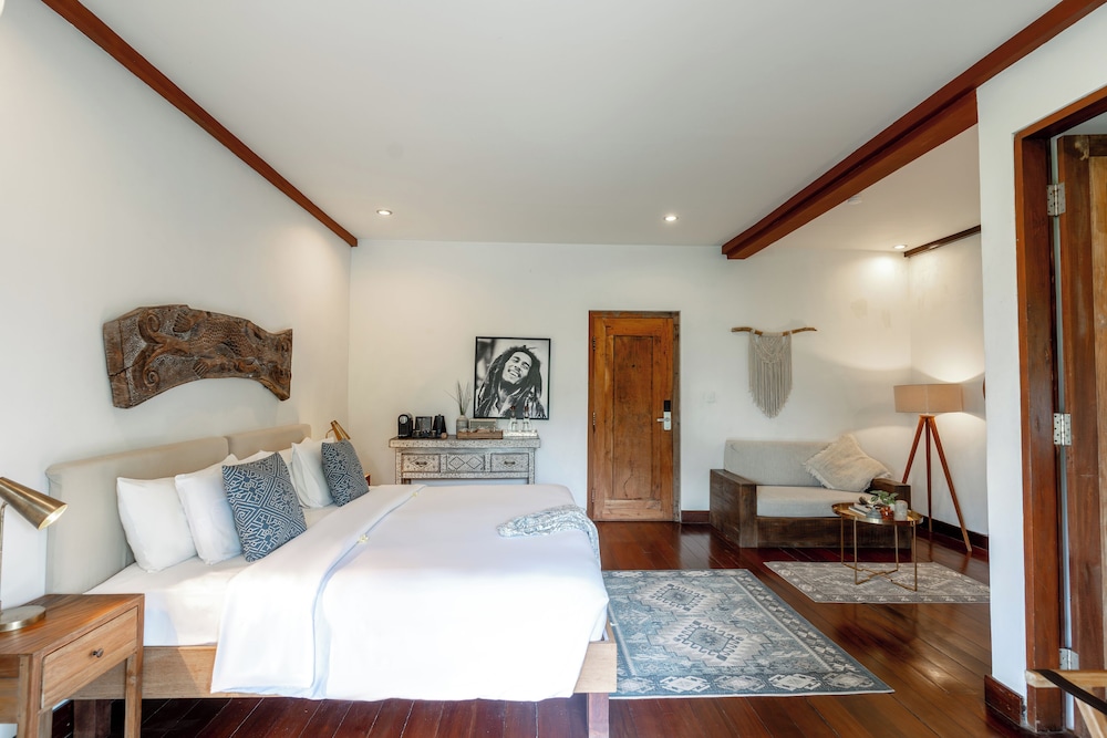 Oasis, Deluxe, King Bed