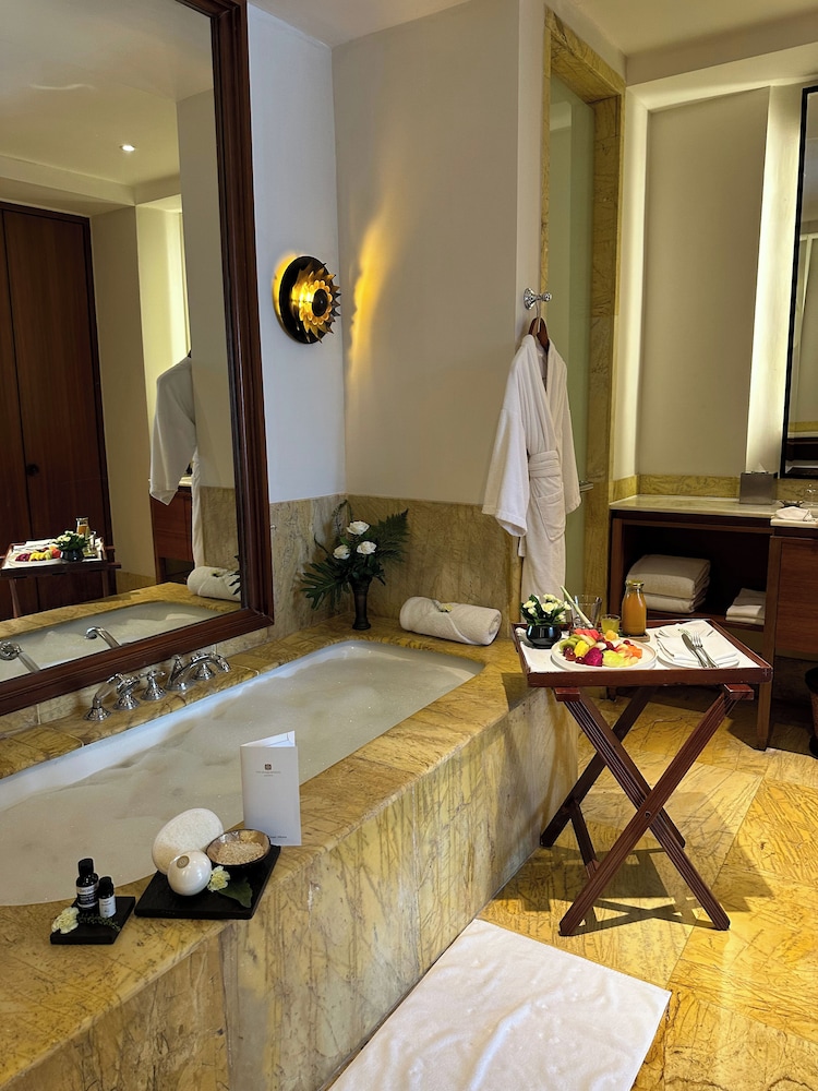 The Dharmawangsa Jakarta Hotel 20/63