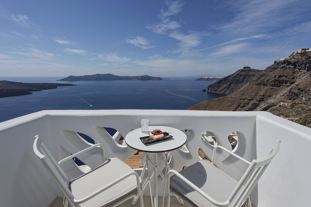 Athina Luxury Suites in SANTORINI