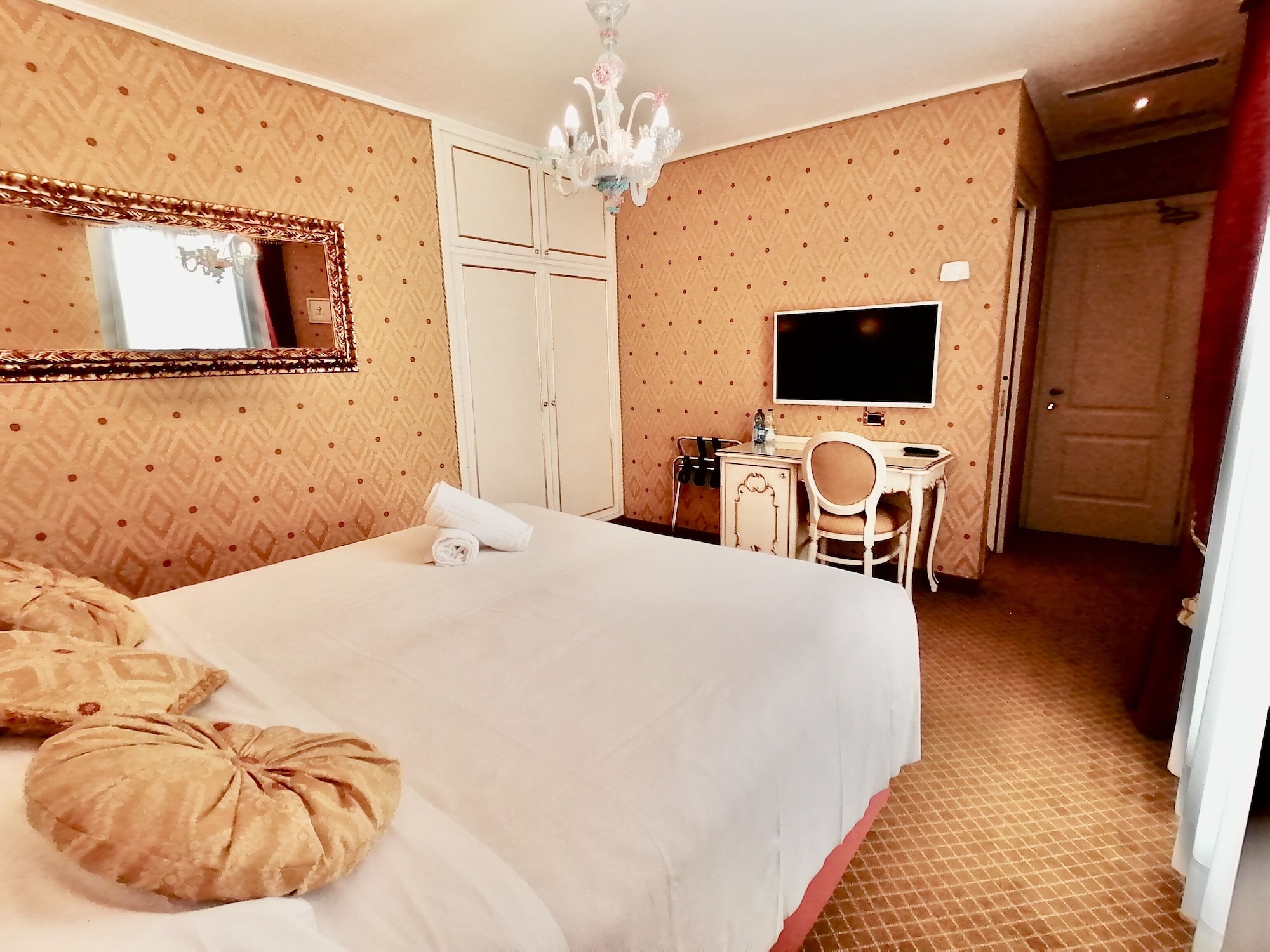 SUPERIOR, DOUBLE BED