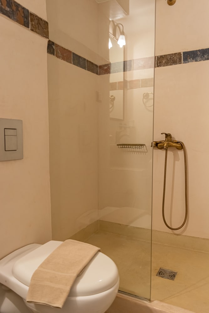 Pandora Suites 57/58