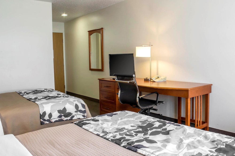 Sleep Inn & Suites Charles City 15/54