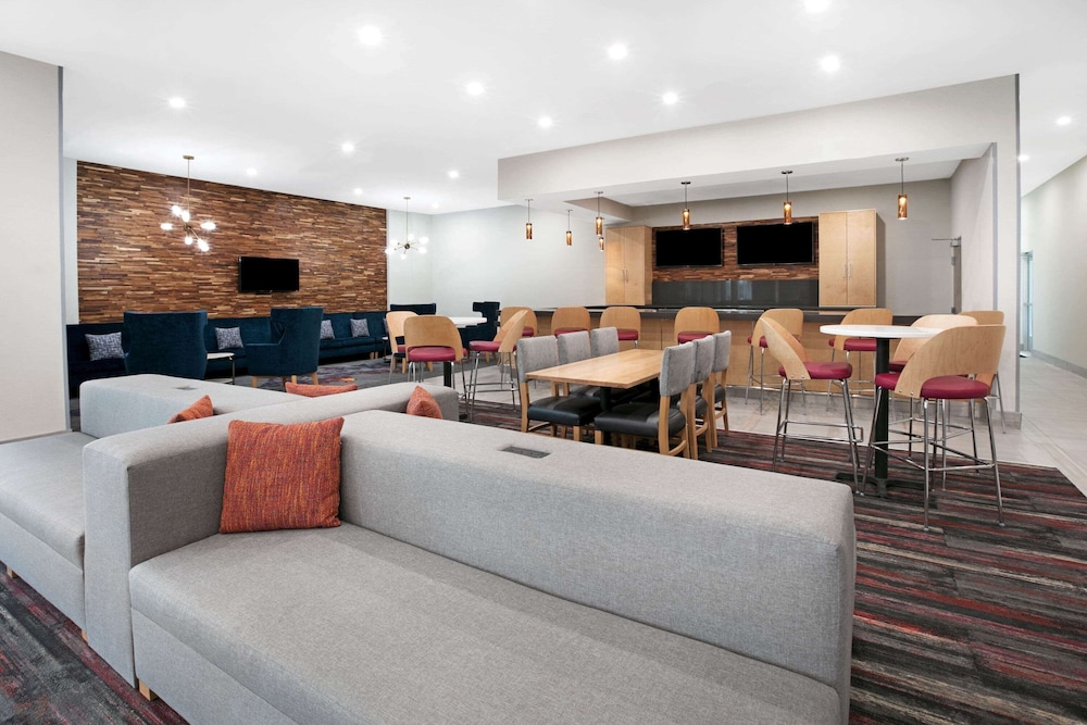 La Quinta Inn And Suites By Wyndham Lewisville 29/50