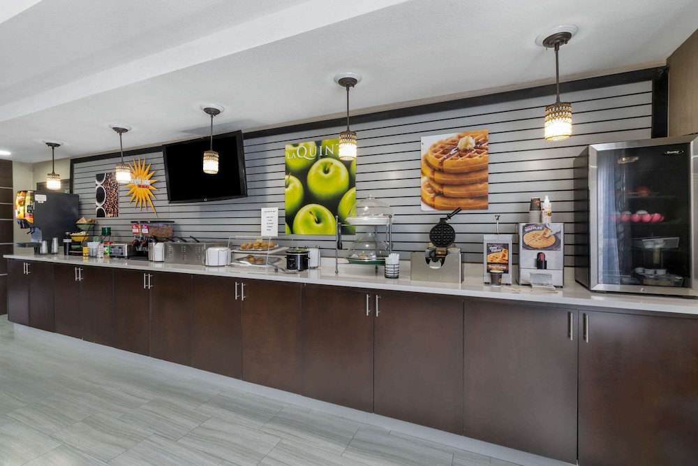 La Quinta Inn & Suites by Wyndham Canton MS 30/37