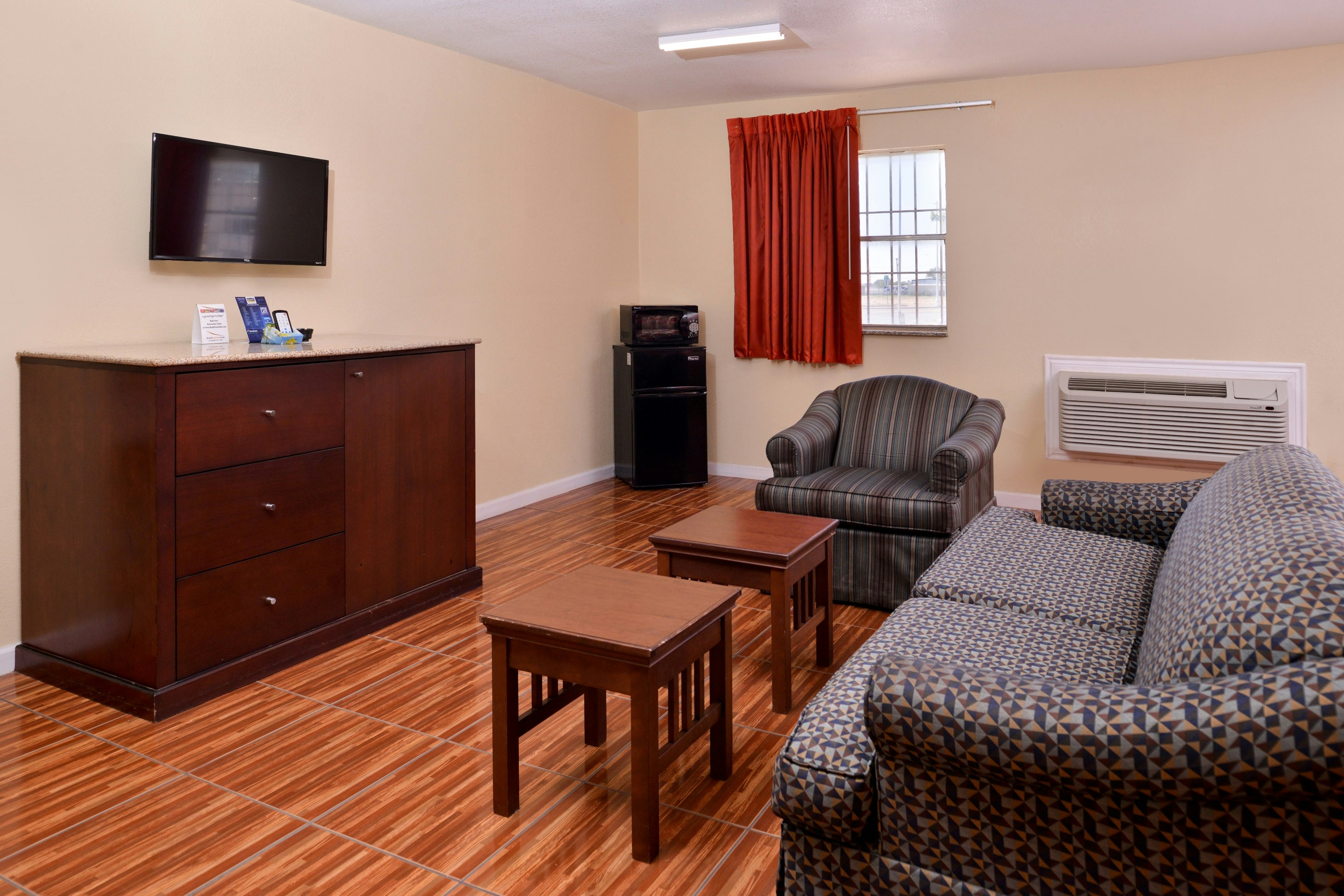 Scottish Inns & Suites 32/46