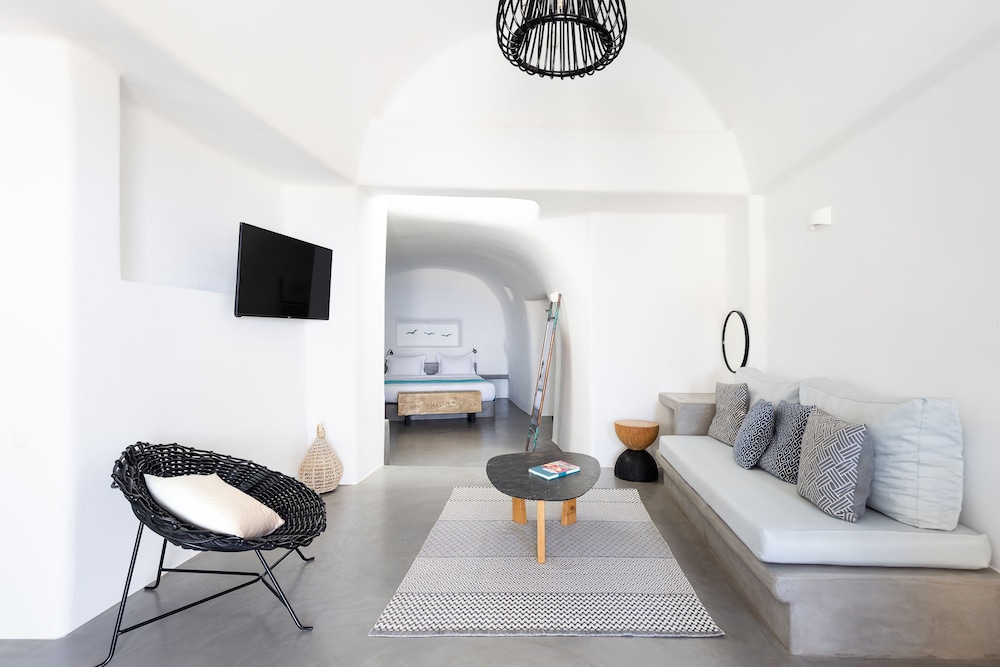 Danae Suites 34/50