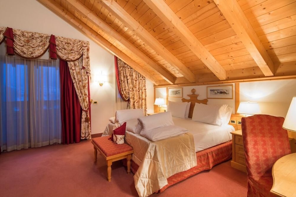Hotel Sassongher 41/47